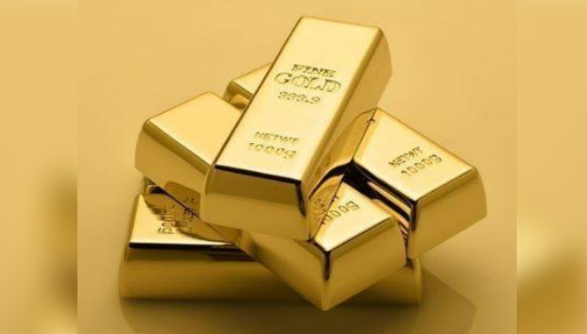Gold price decreases by Rs2,700 per tola in Pakistan