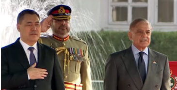 Kyrgyz President Zhaparov accorded guard of honour at PM House in Islamabad 