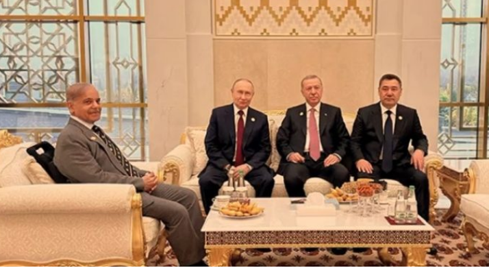 PM Shehbaz exchanges pleasantries with world leaders at international forum in Ashgabat