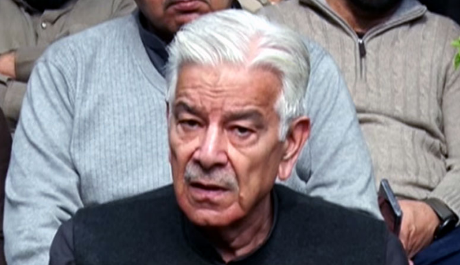 Khawaja Asif links ex-ISI chief Faiz Hameed to Nawaz Sharif's removal, signals further action