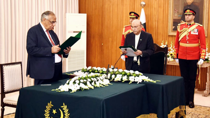 President Zardari administers oath to new Federal Tax Ombudsman