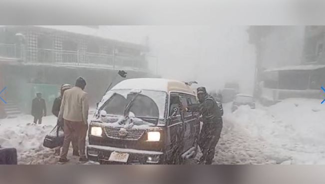 Authorities warn against travel as Murree battles heavy snow
