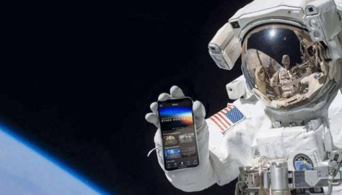 NASA allows astronauts to carry smartphones to space