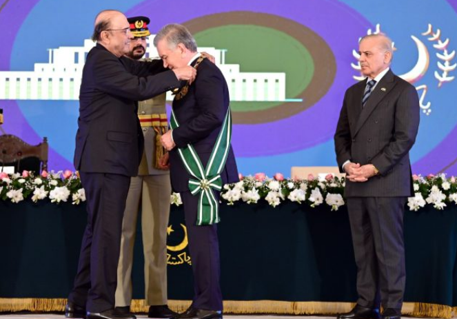 President Zardari confers Nishan-e-Pakistan on Uzbekistan President Shavkat Mirziyoyev