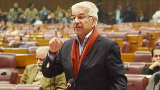 Khawaja Asif highlights sacrifices of Pakistan Army, calls Achakzai’s statement 'irresponsible'