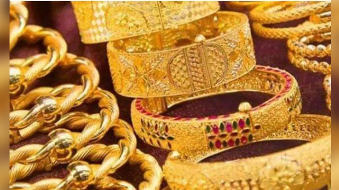 Gold price decreases by Rs9,000 per tola in Pakistan