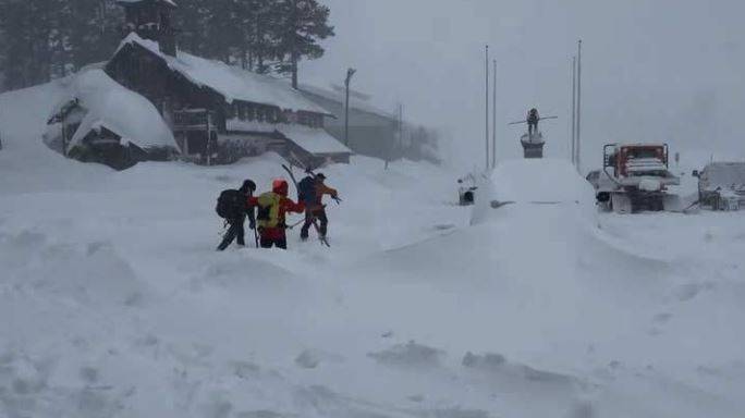 California avalanche claims lives of 8 tourist 