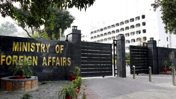 FO advises Pakistani nationals to avoid travel to Iran after US-Israeli attacks