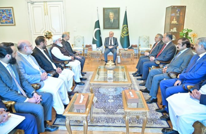 Jamaat-e-Islami delegation calls on PM Shehbaz, receives in-camera briefing on regional situation