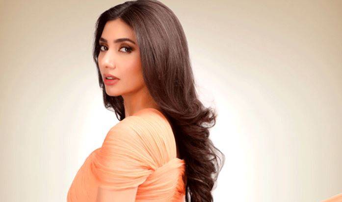 Mahira Khan’s rickshaw ride video goes viral on social media