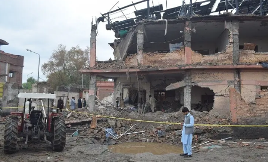 At leas 5 dead, several injured in suicide attack on Bannu police station