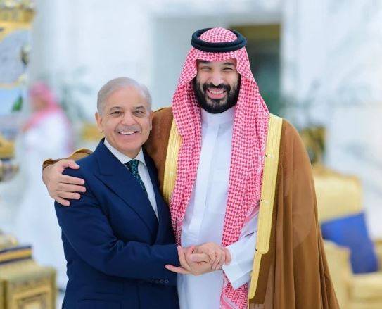 In meeting with MBS, PM Shehbaz appreciates Saudi economic backing, highlights US-Iran peace efforts 