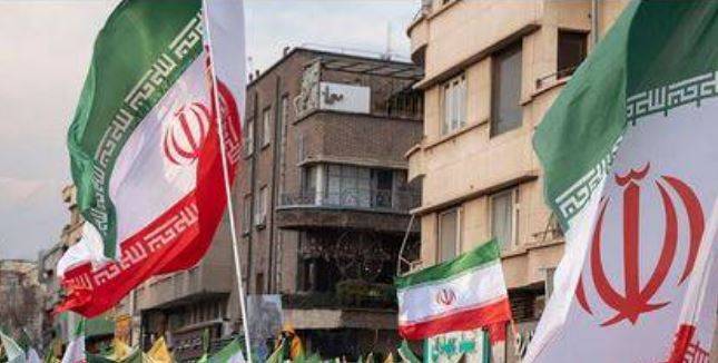 Tehran shows massive support for supreme leader, Yemen holds huge solidarity rally