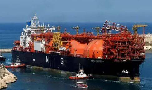 Pakistan moves to spot LNG purchase, invites bids for 3 cargoes