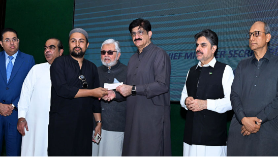 Sindh CM distributes compensation cheques among affectees of Gul Plaza tragedy