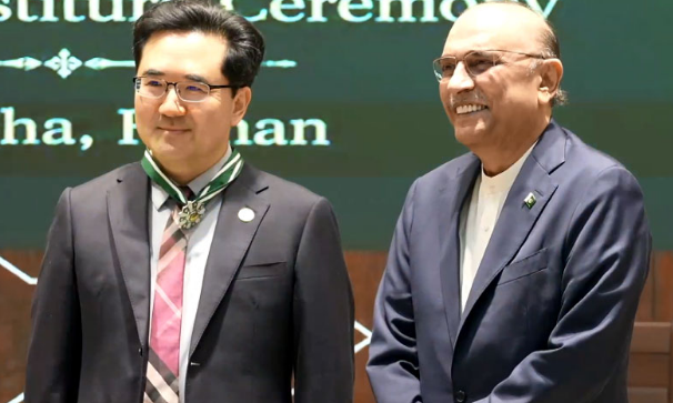 President Zardari confers Sitara-e-Pakistan upon renowned Chinese cardiologist Prof. Pan Xiangbin