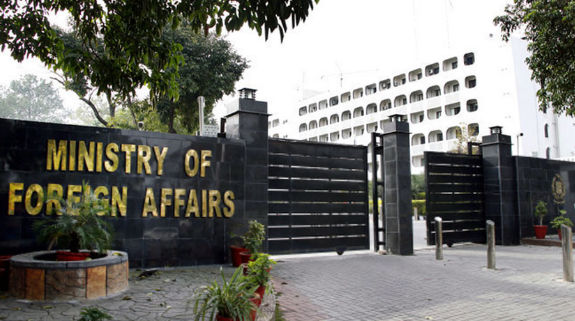 Pakistan facilitates transfer of 22 Iranian ship crew members: FO