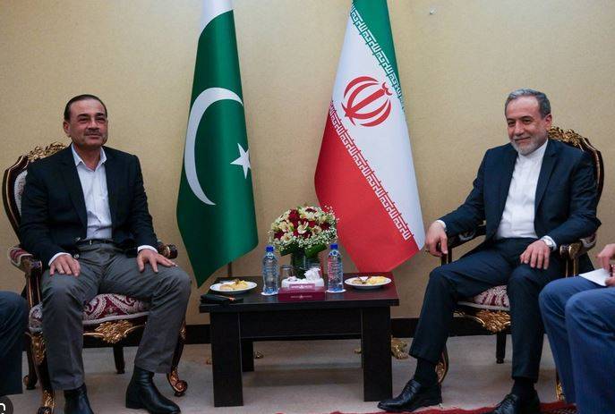 Field Marshal Asim Munir, Iranian FM Araghchi discuss diplomatic efforts to end war, strengthen regional peace 