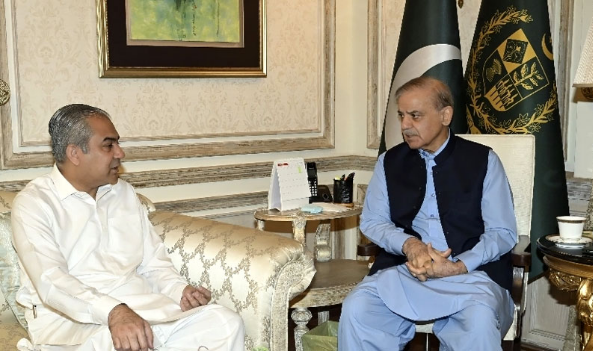 Interior Minister Naqvi calls on PM Shehbaz, receives guidelines ahead of Tehran visit amid efforts to ease US-Iran tensions