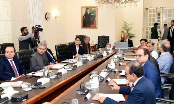 PM Shehbaz directs complete ban on substandard syringes