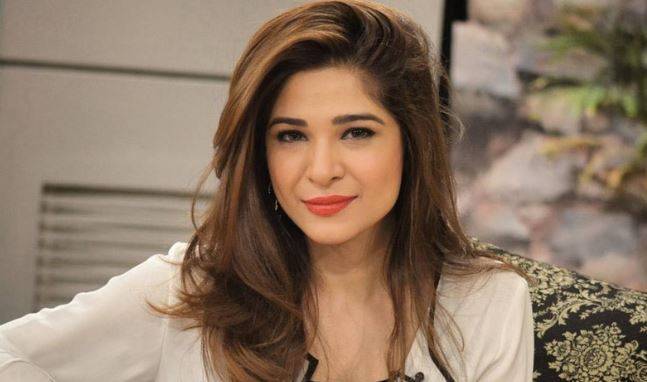 Living in Karachi deserves a medal, says Ayesha Omar in a sarcastic remark