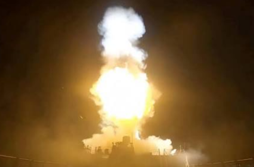 US launches fresh strikes on Iran, Tehran retaliates across Gulf amid Strait of Hormuz tensions