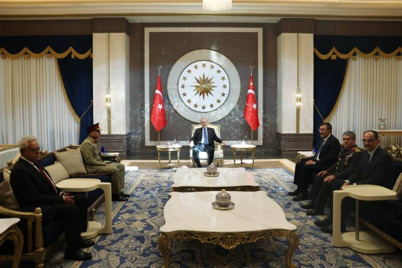 Field Marshal Asim Munir holds high-level engagements with Turkiy’s civil and military leadership: ISPR