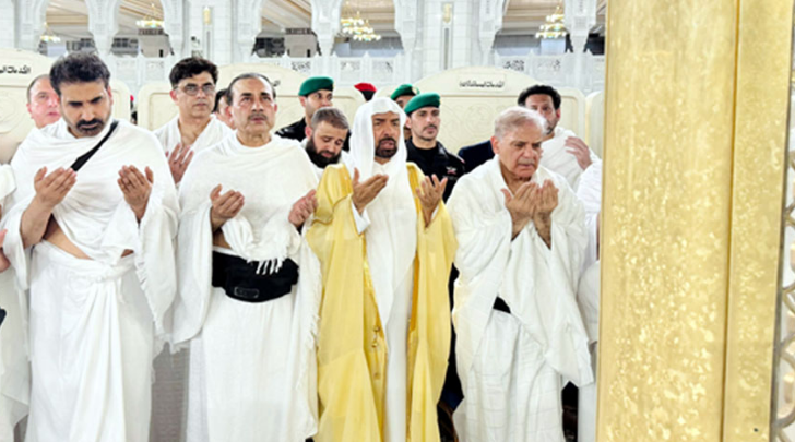 PM Shehbaz, CDF Asim Munir perform Umrah, pray for Pakistan’s progress and prosperity 