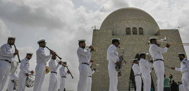 Change of Guard ceremony held at mausoleum of Quaid-e-Azam 