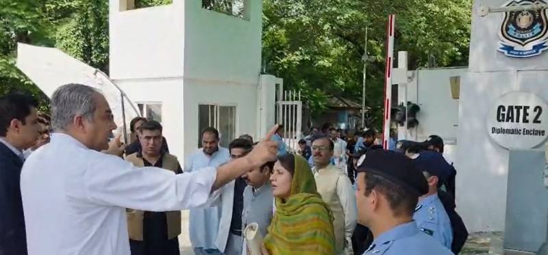Interior Minister Naqvi reviews Diplomatic Enclave development, orders new security plan 