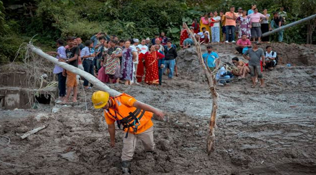 Nepal floods claim 1,000 lives as rescuers struggle to reach missing people