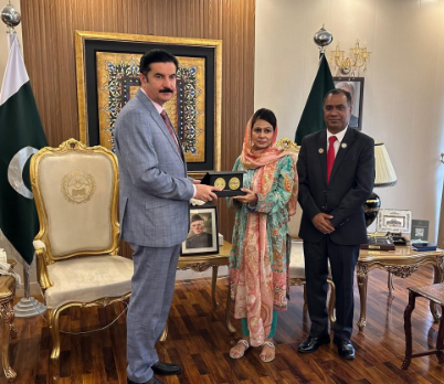 KP Governor honours nurse Razia for saving baby in PIMS nursery fire