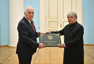 Shafqat Ali Khan presents diplomatic credentials as Pakistan's first ambassador to Armenia 
